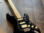 Электрогитара Fender American Performer Stratocaster HSS Maple Black