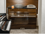 Акустическое пианино Yamaha JU109 PM - красное дерево полированный