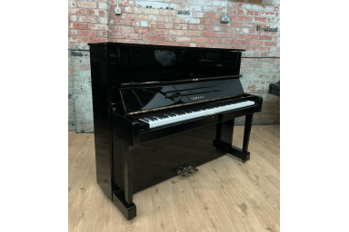 Акустическое пианино Yamaha YUS1 PE