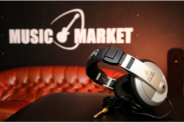 Закрытые, динамические мониторные наушники BEHRINGER HPM1000