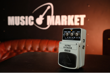 Педаль октавер Behringer UO300