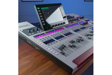 Микшерный пульт BEHRINGER WING