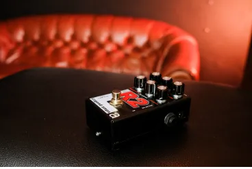 Гитарный предусилитель двухканальный R-2 Legend Amps 2  R2 (Rectifier), AMT Electronics