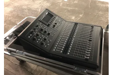Цифровой микшерный пульт Midas M32R Live