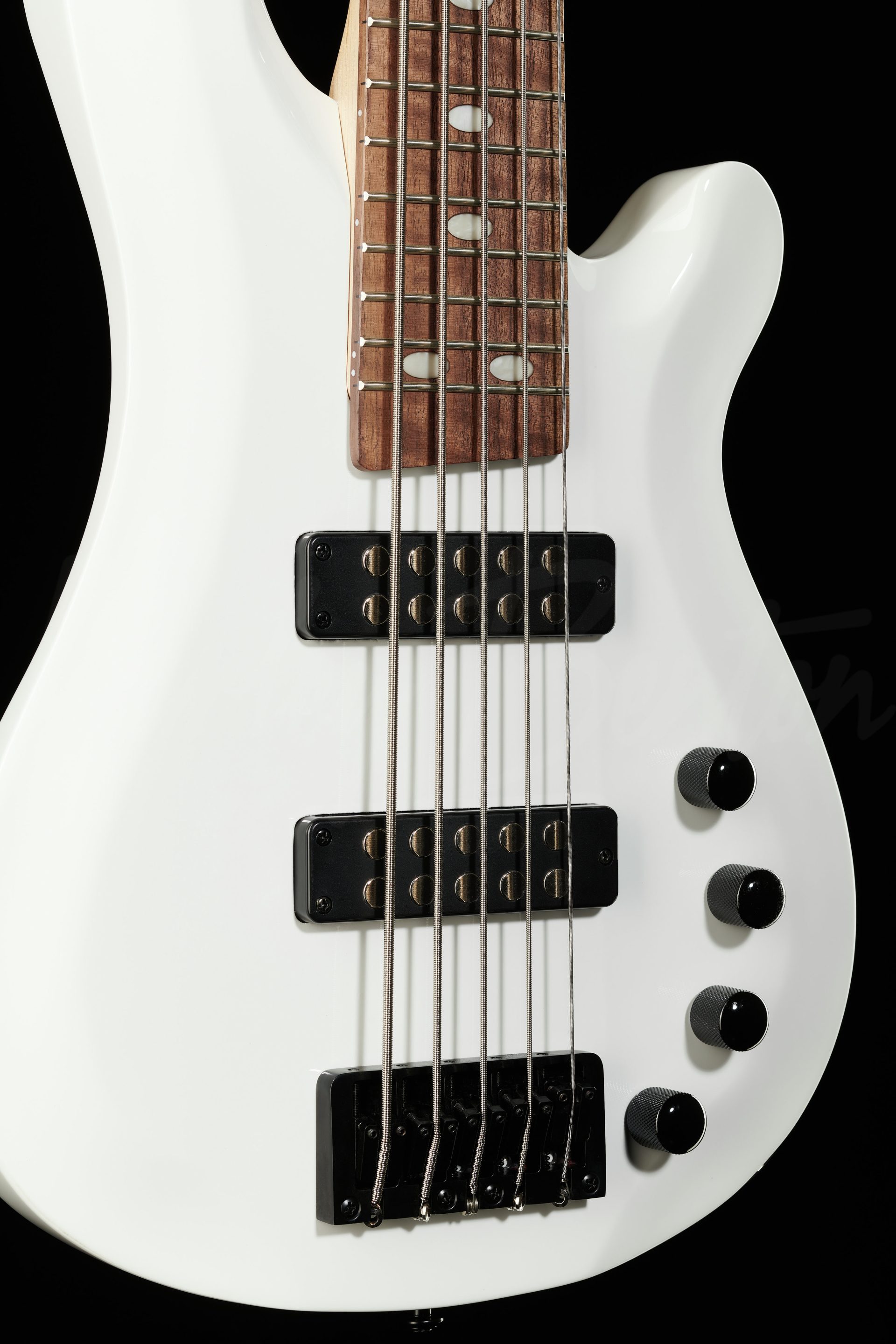 Бас-гитара Harley Benton B-550 White Progressive Series