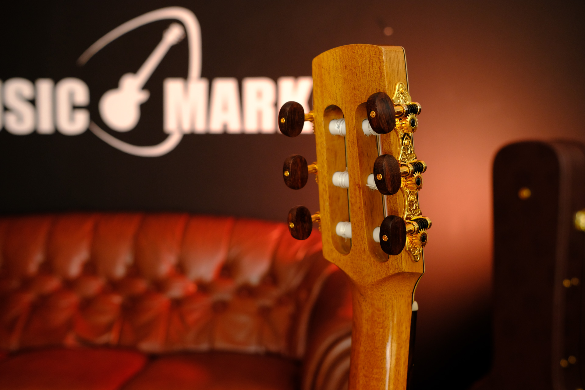 Классическая гитара со звукоснимателем Kremona Daimen Performer Series