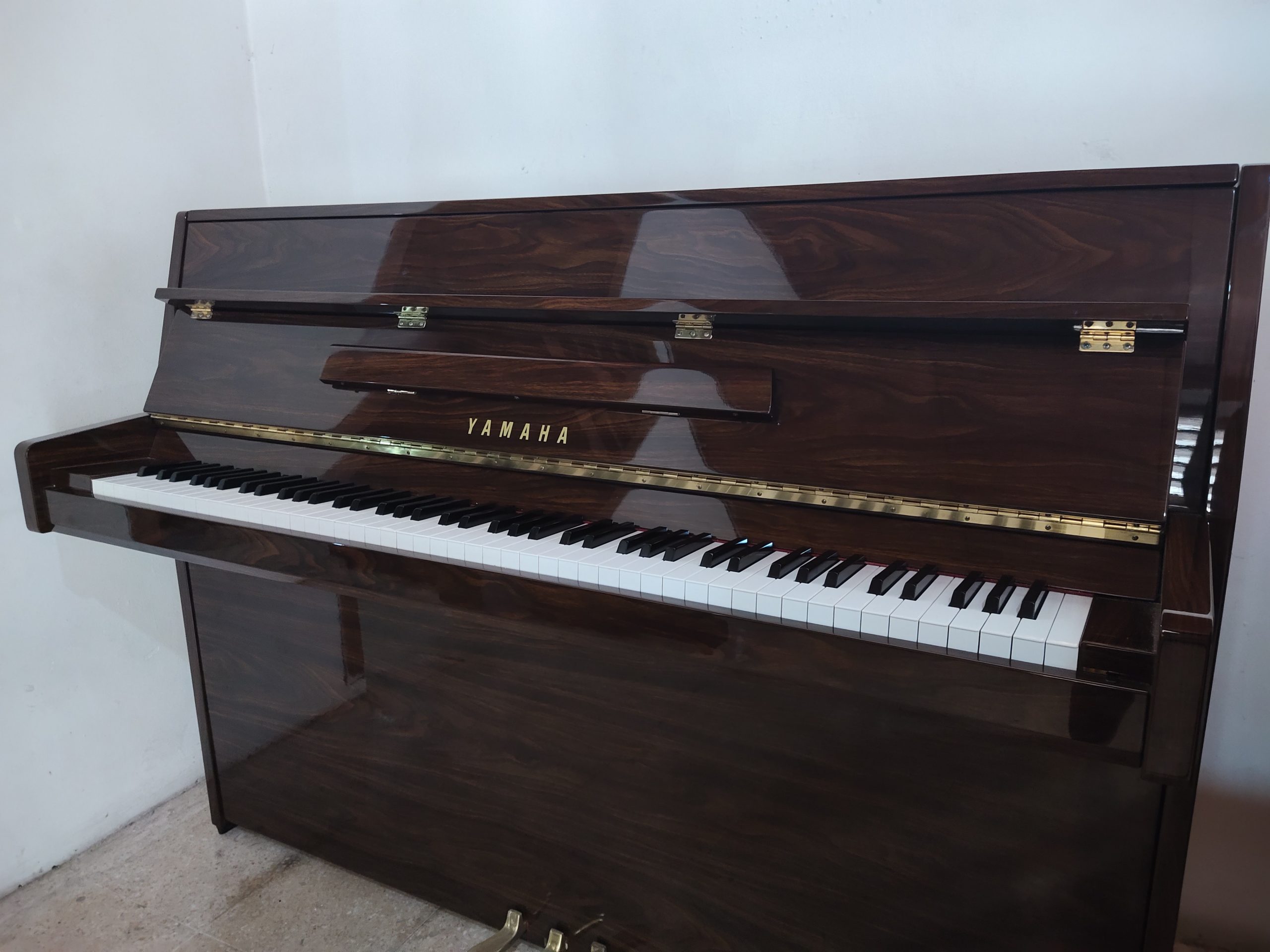 Акустическое пианино Yamaha JU109 OPDW - тёмный орех матовый