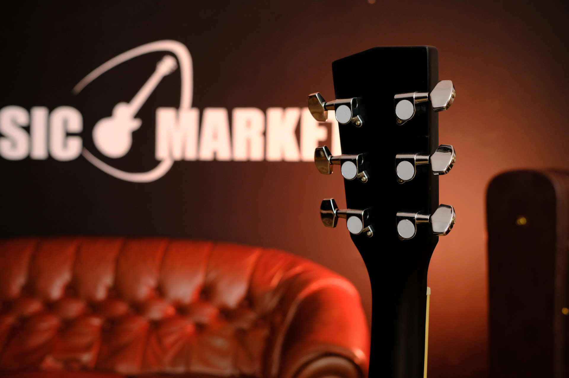 Электроакустическая гитара Parkwood W81E-BKS