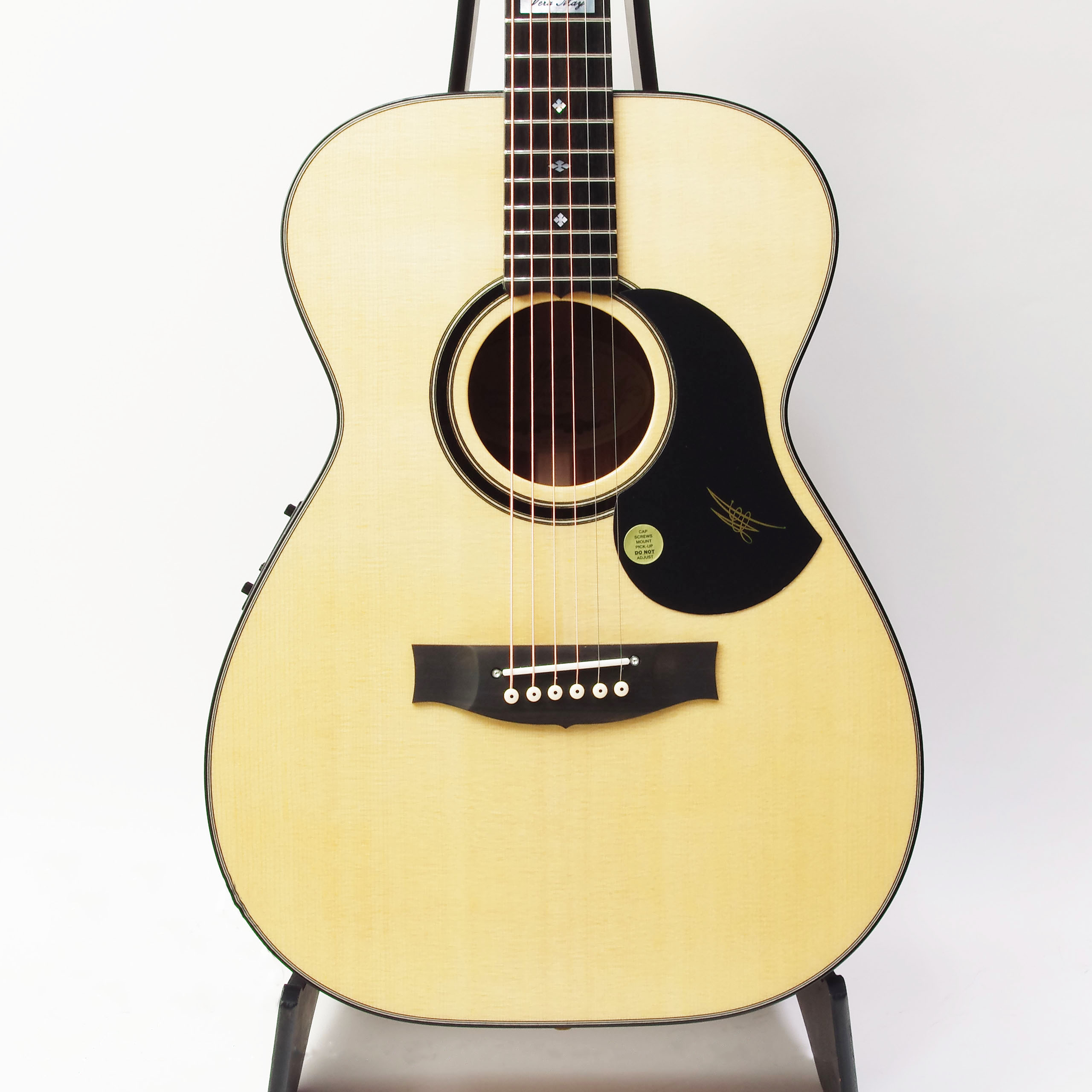 Электроакустическая гитара Maton Vera May 808