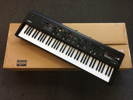 Цифровое пианино Yamaha CP73