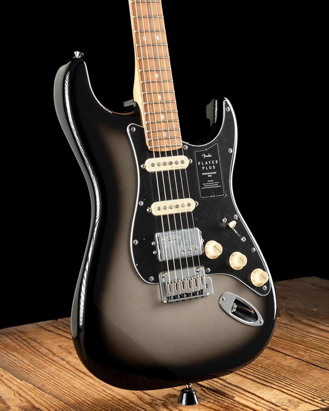 Электрогитара Fender Player Plus Stratocaster HSS Pau Ferro Silverburst
