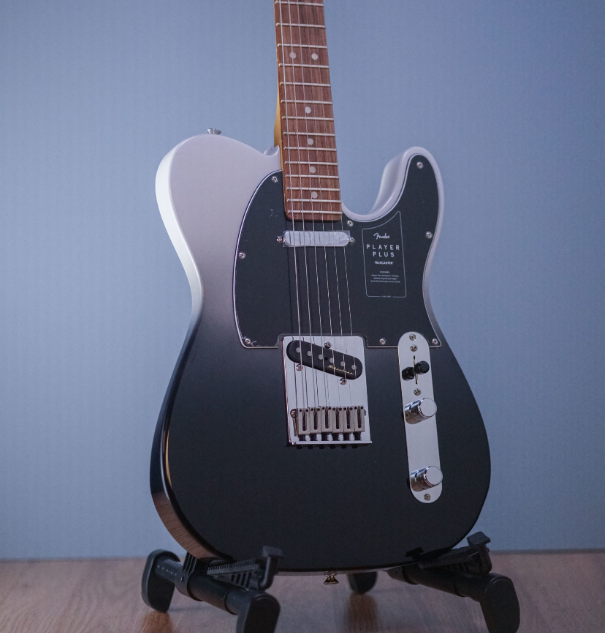 Электрогитара Fender Player Plus Telecaster Pau Ferro Silver Smoke