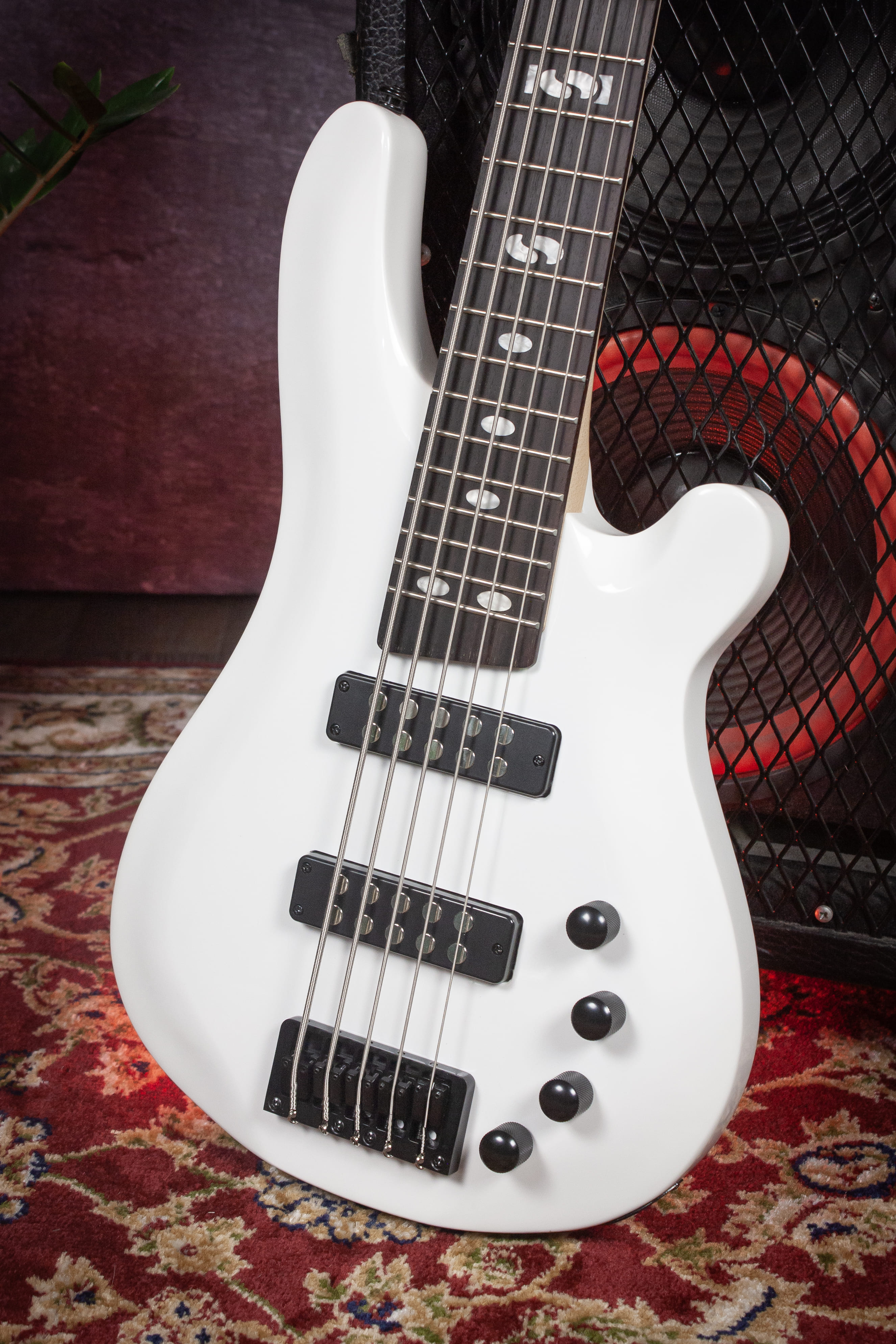 5 ти струнная бас гитара Harley Benton B-550 White Bundle Progressive Series