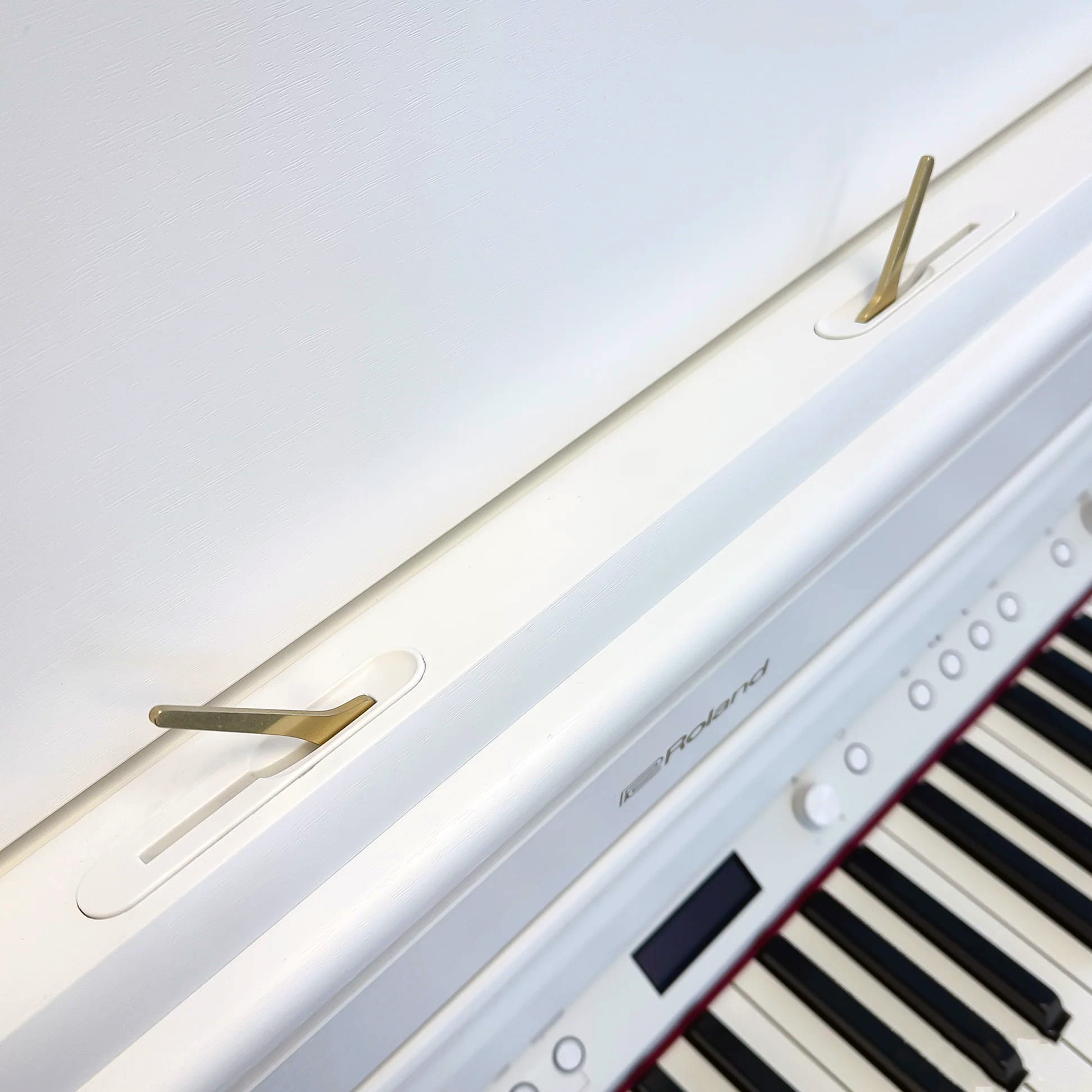 Цифровое пианино Roland HP-704 WH | HP704 цвет белый