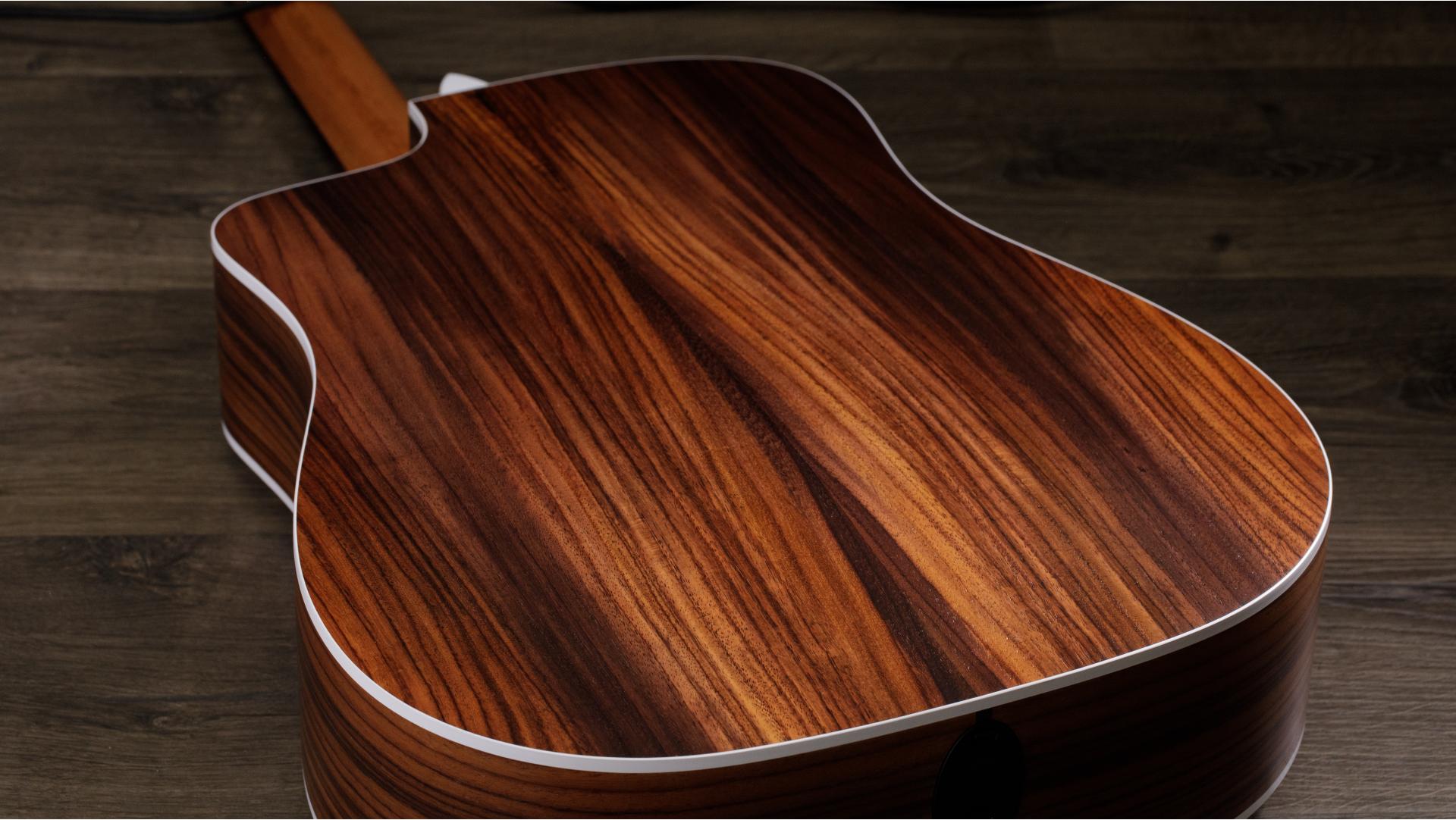 Электроакустическая гитара Taylor 210ce