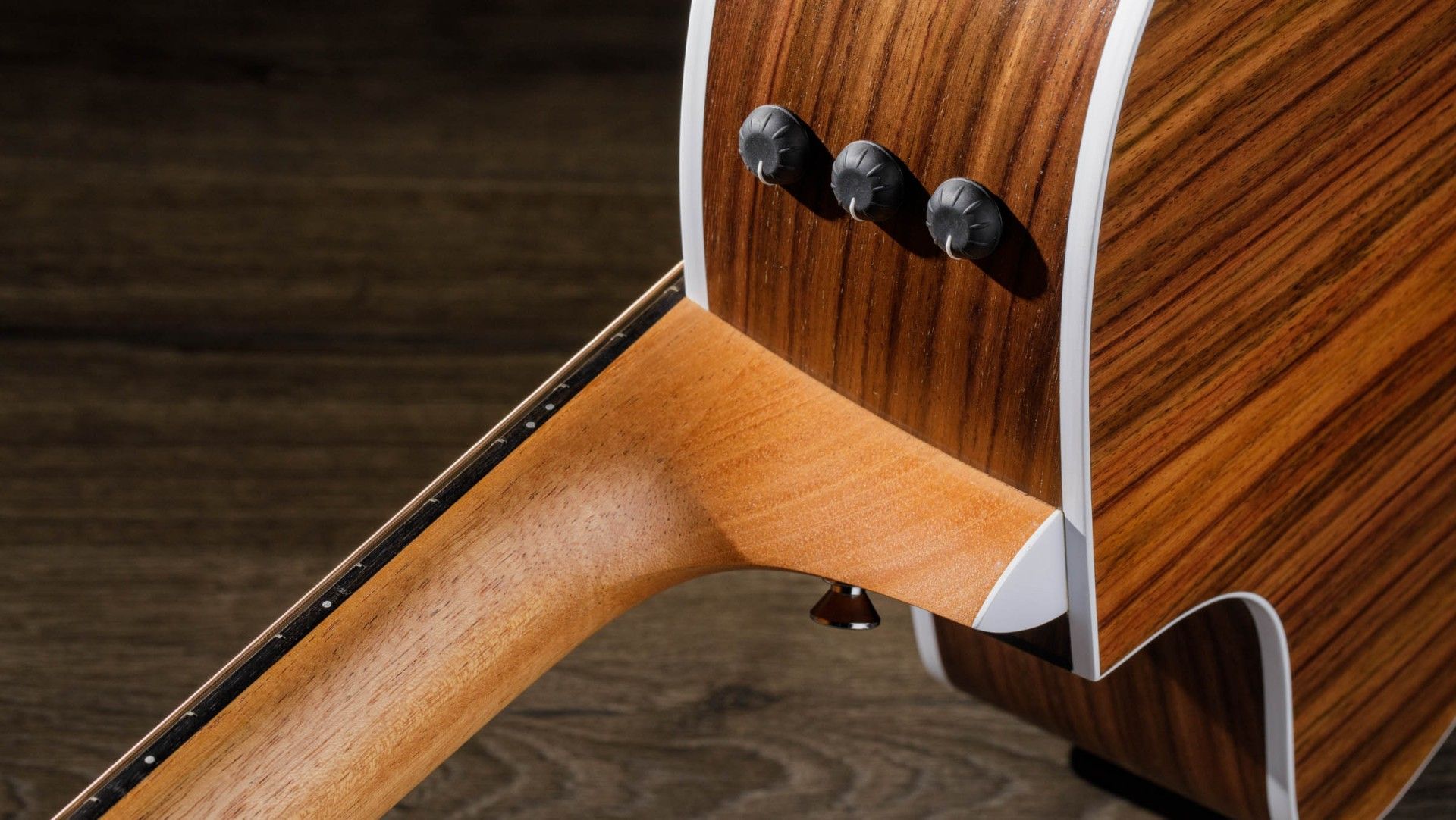 Электроакустическая гитара Taylor 214ce