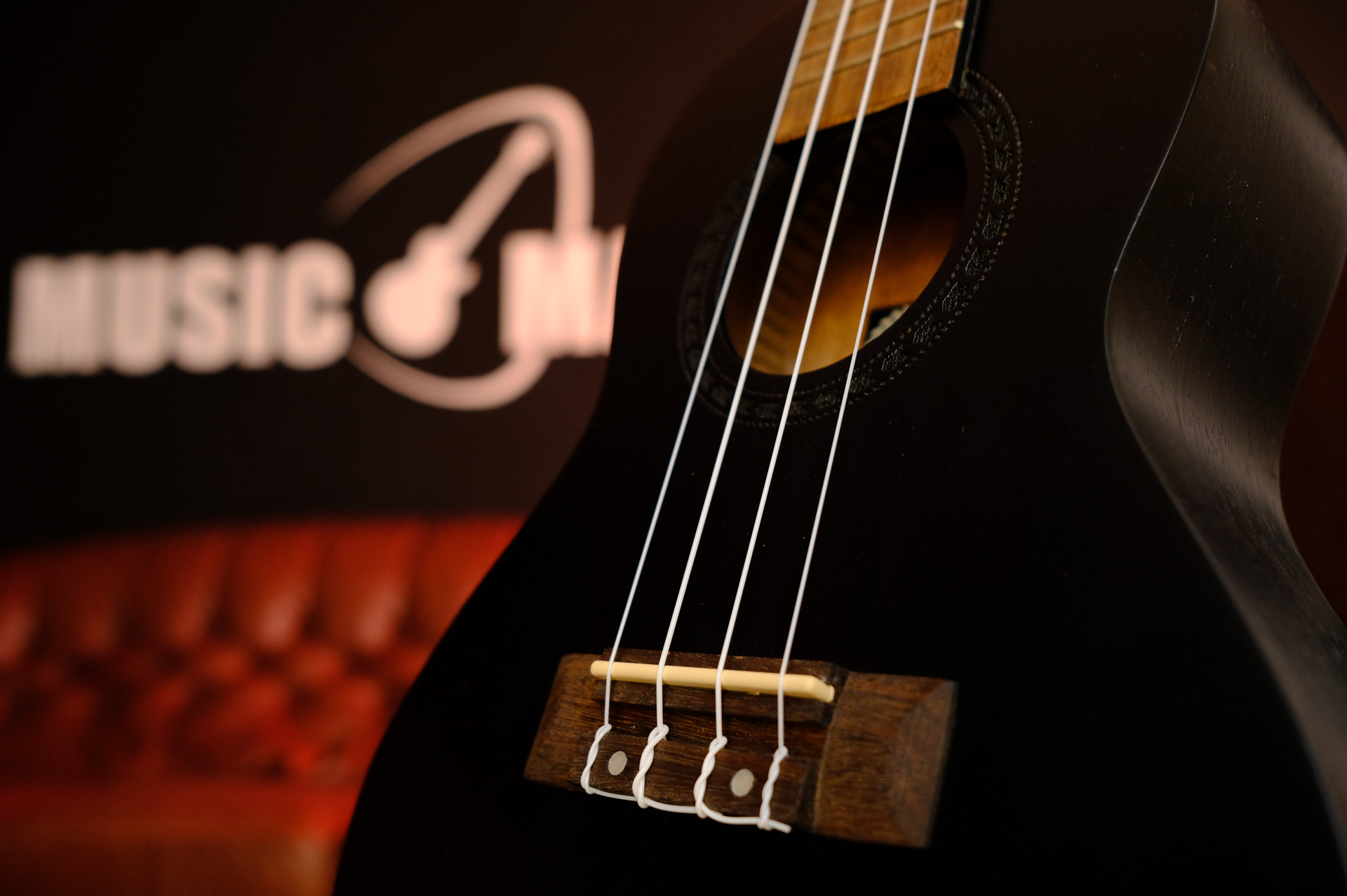 Укулеле концерт VESTON KUC100 BK (2)