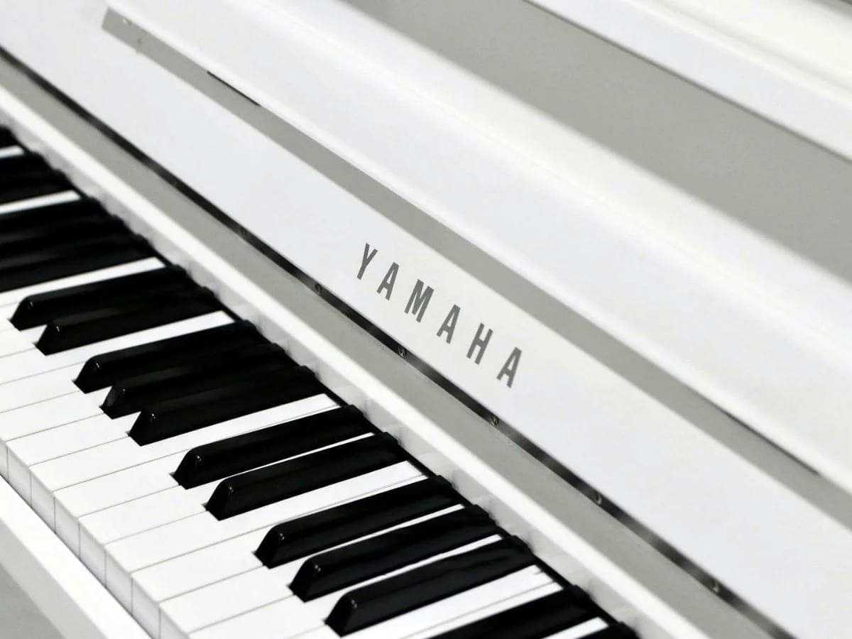 Цифровое пианино Yamaha AvantGrand NU1X PBW Гибрид (белое, полированное)