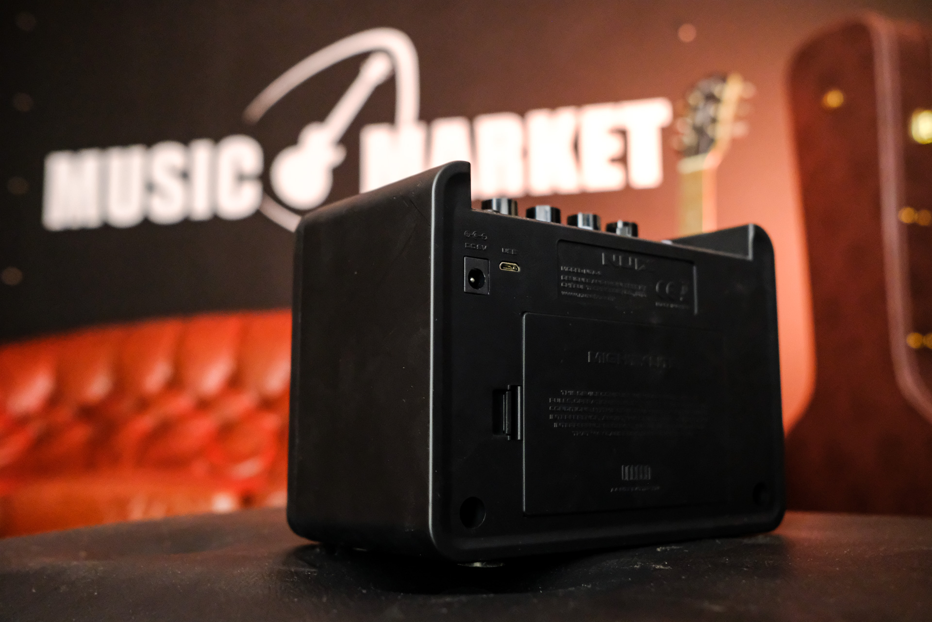 Mighty-Lite-BT-MKII Портативный цифровой комбоусилитель, 3Вт, Nux
