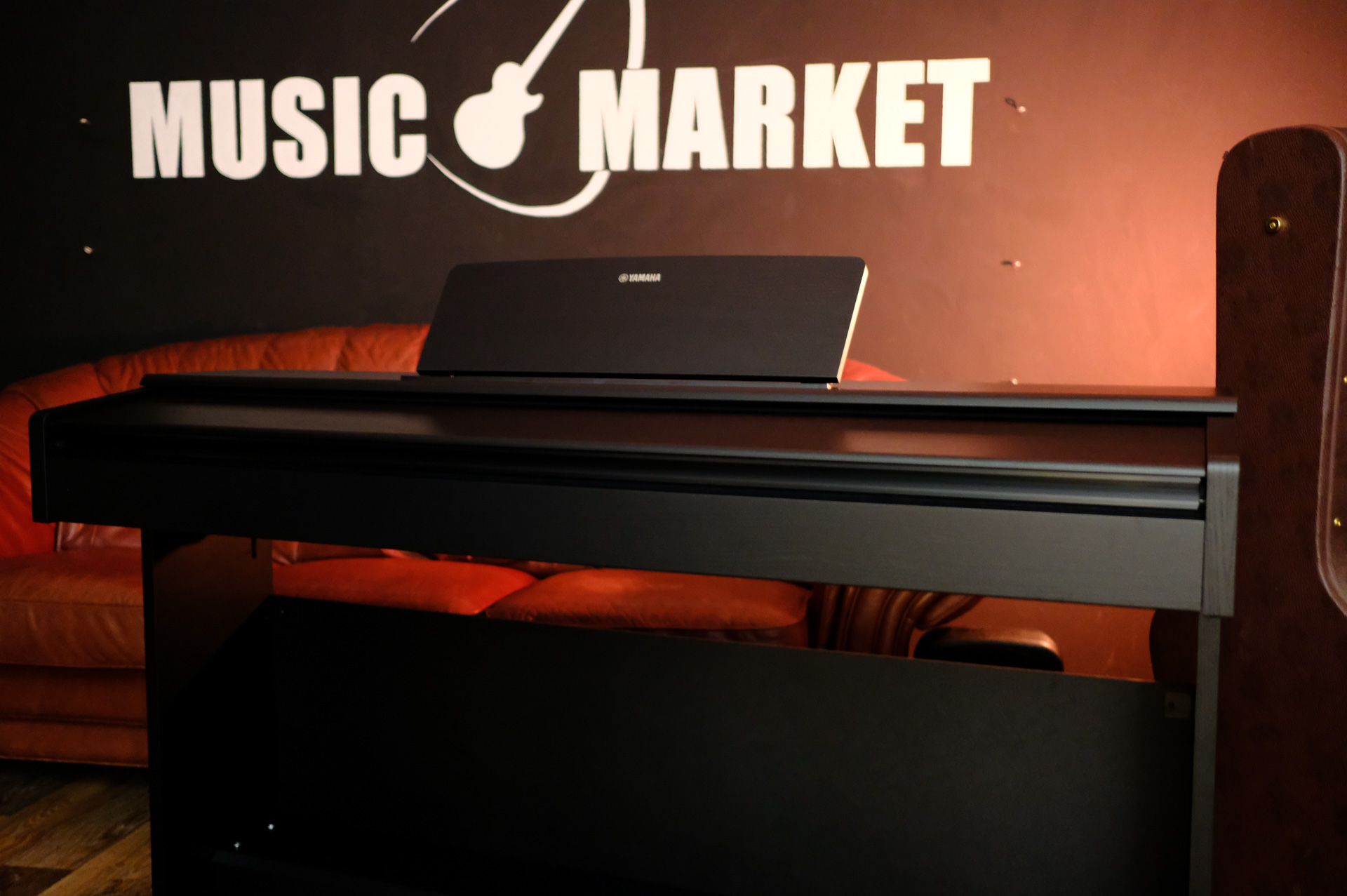 Цифровое пианино Yamaha Arius YDP-144B