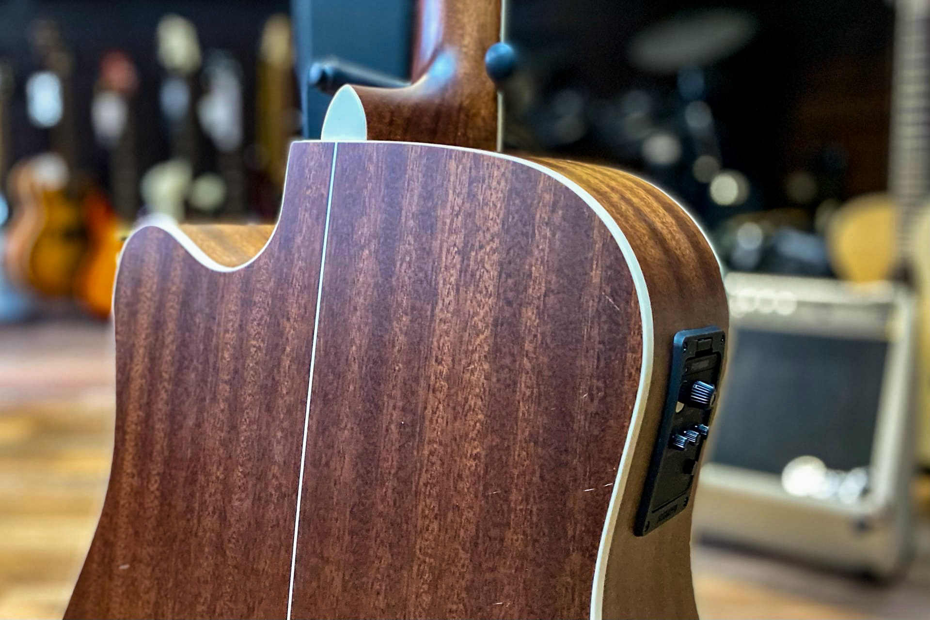 Электроакустическая гитара Cort MR710F-NS MR Series