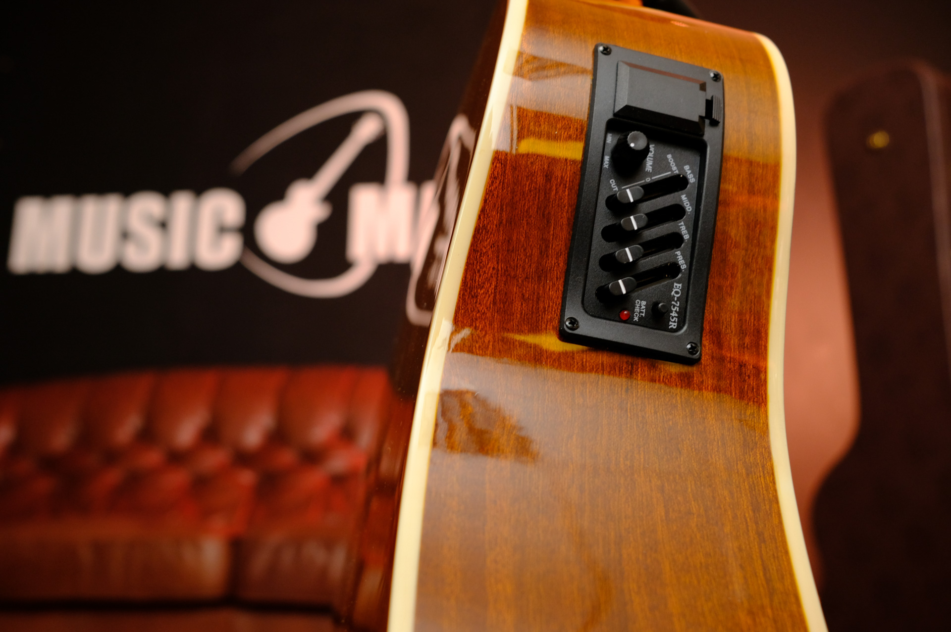 Электроакустическая гитара Colombo LF - 4111 EQ / SB