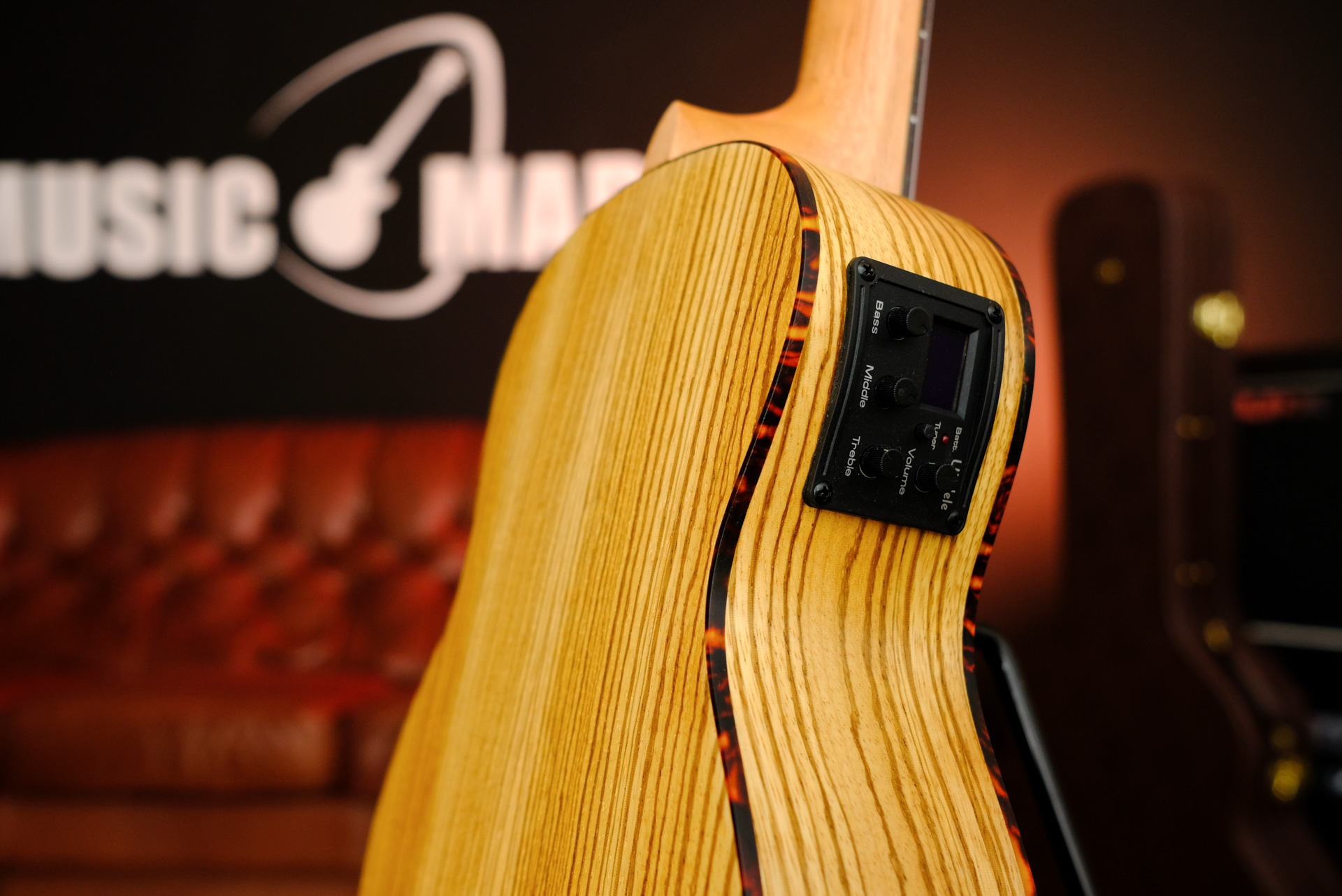 Укулеле концертная MARTIN ROMAS MR-02Z EQ