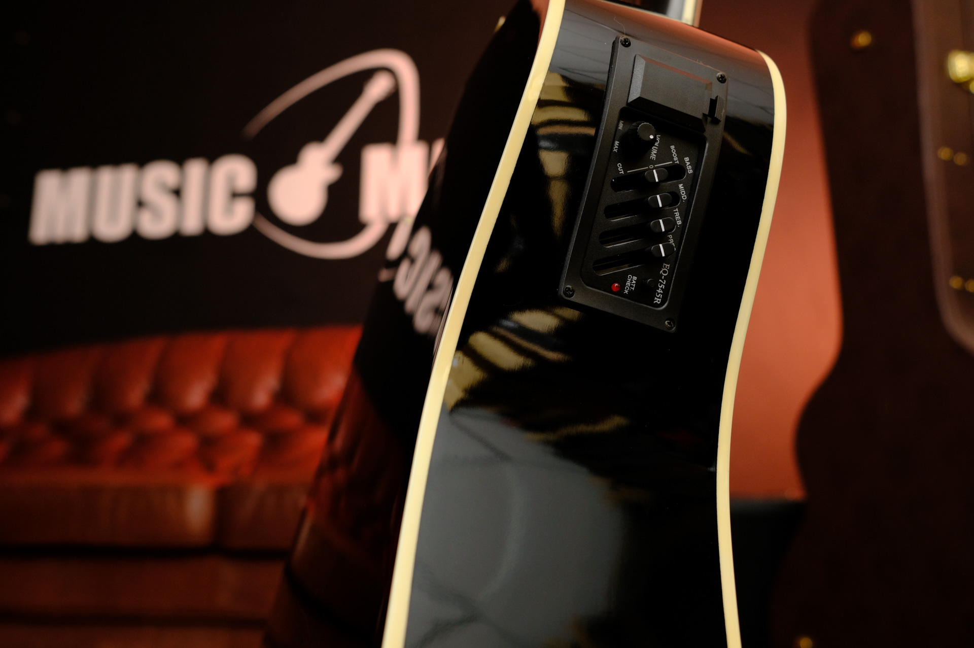 Электроакустическая гитара Martinez FAW-702 CEQ / B