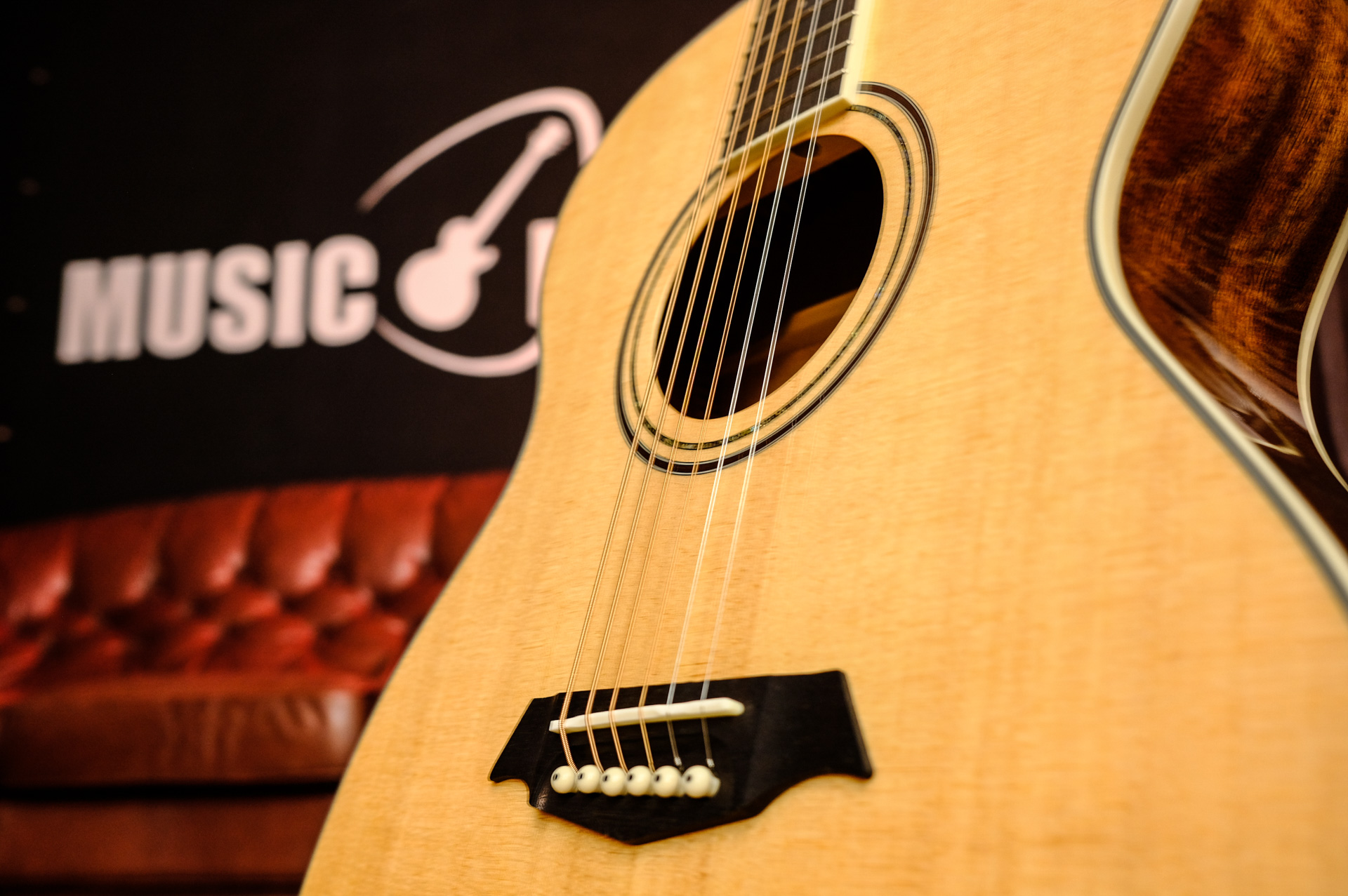 Акустическая гитара Parkwood S62