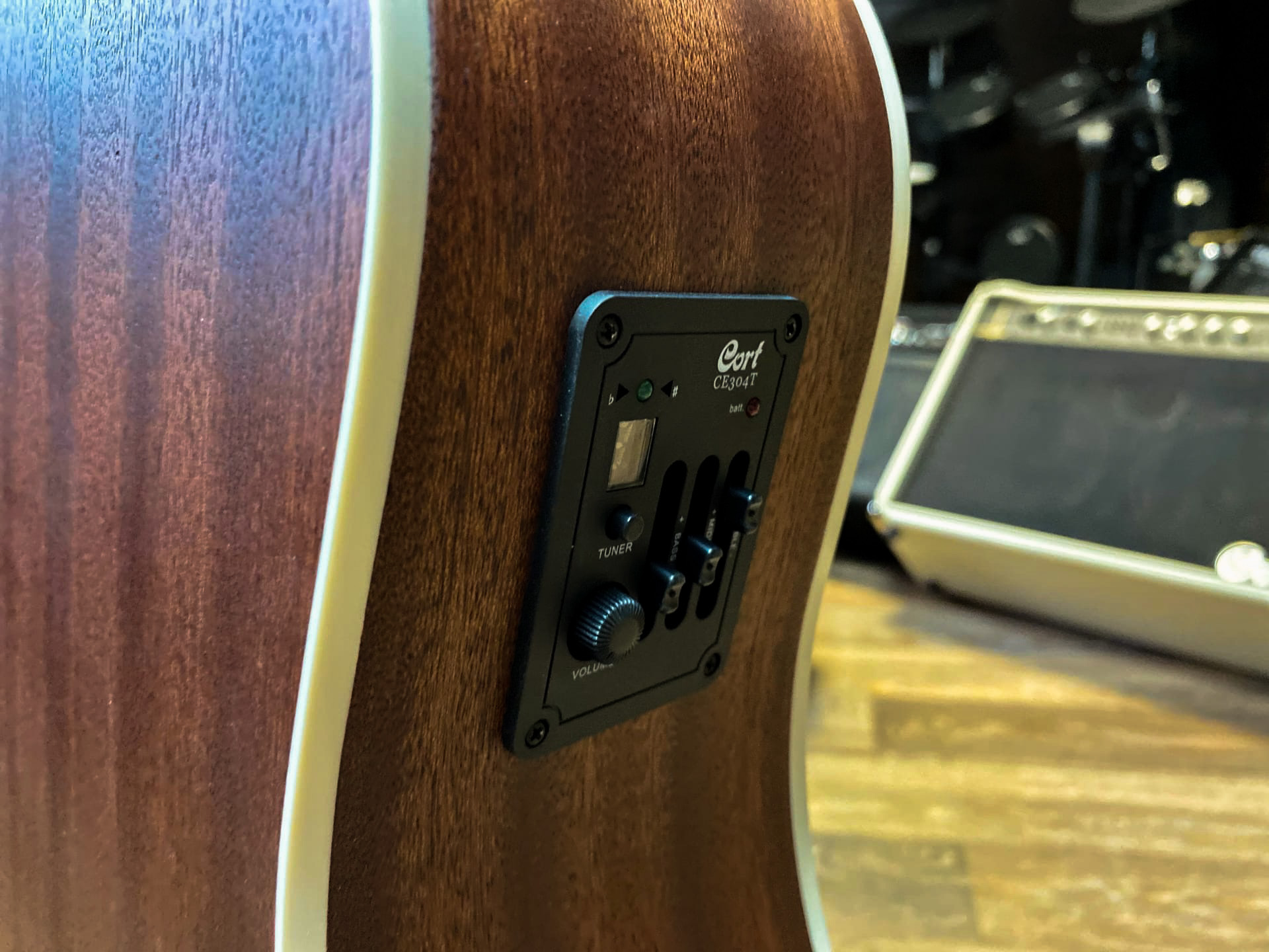 Электроакустическая гитара Cort MR Series MR500E-BR