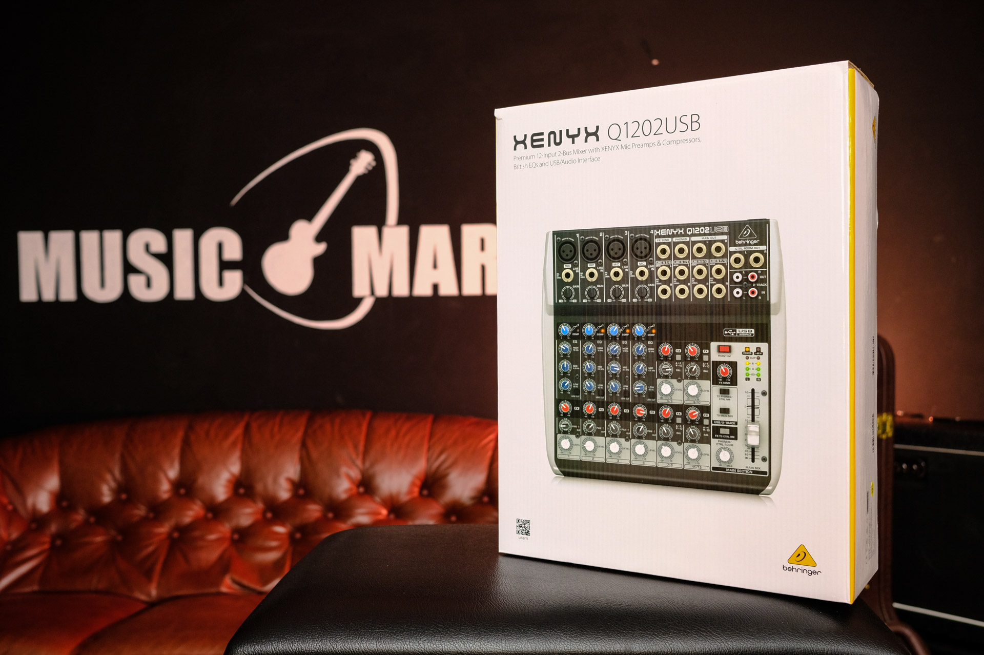 Аналоговый микшер с USB/аудио интерфейсом Behringer XENYX Q1202USB