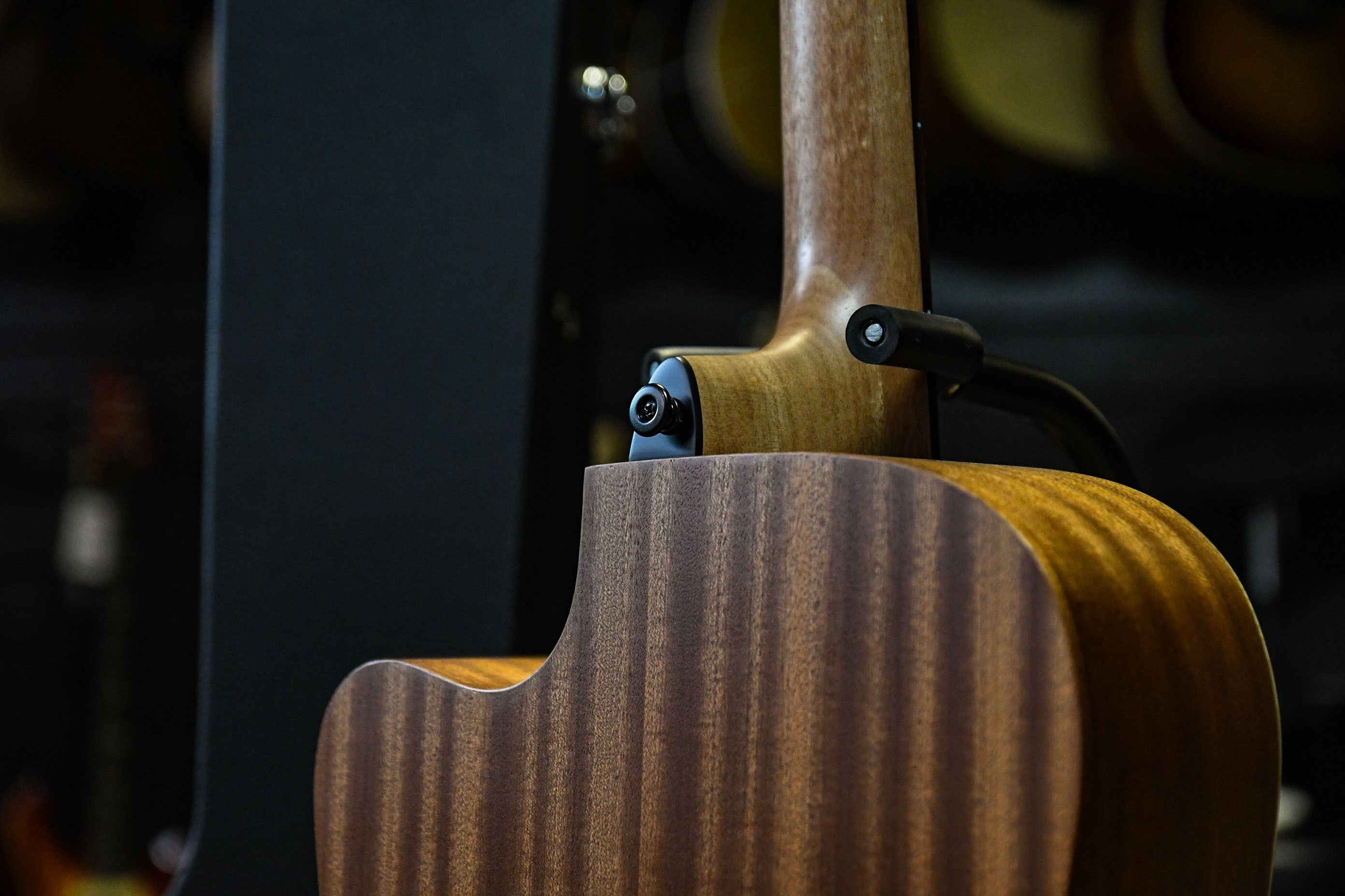 Акустическая гитара с вырезом LAG T-70D C