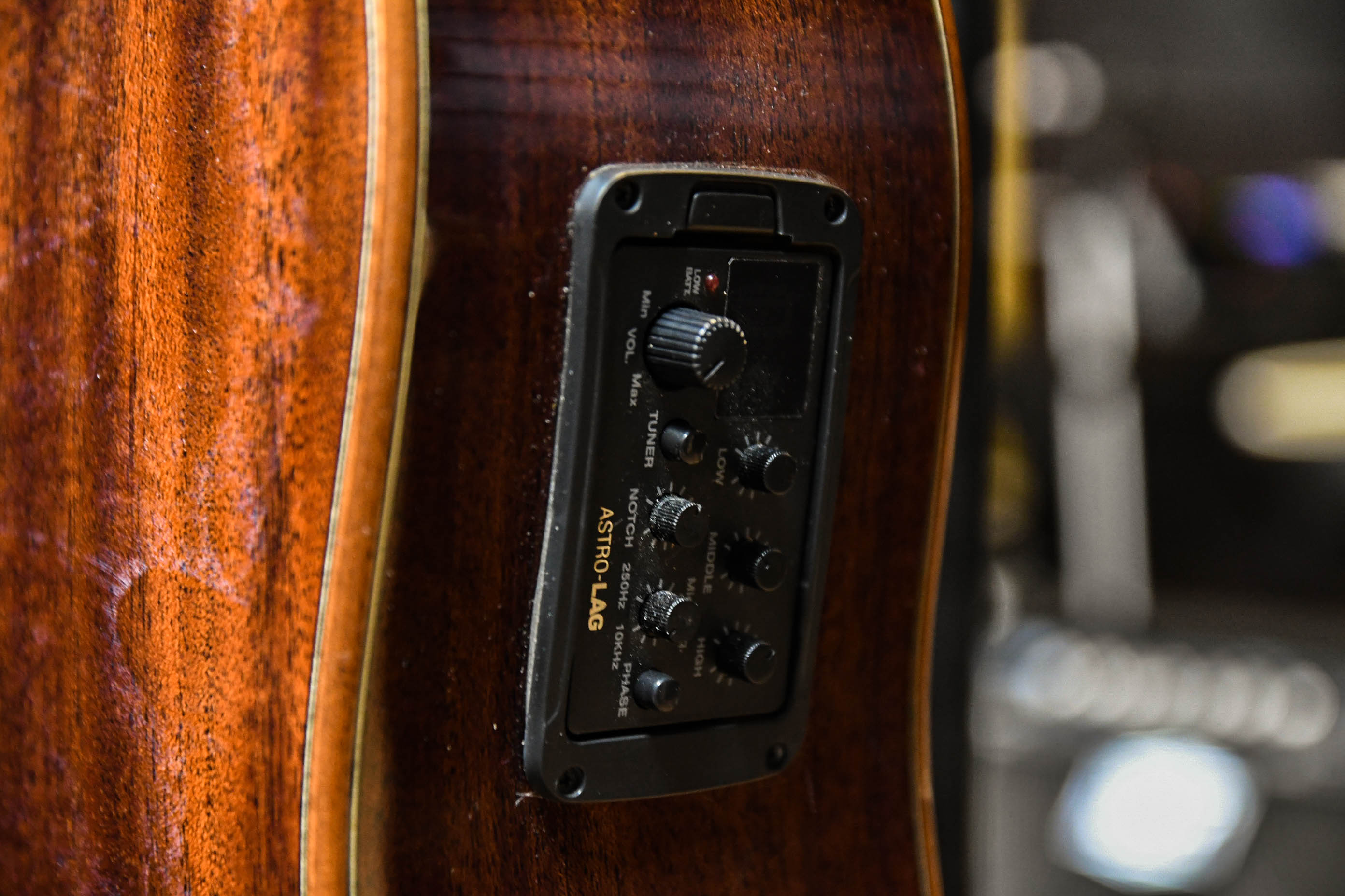 Электроакустическая гитара LAG T-118D CE