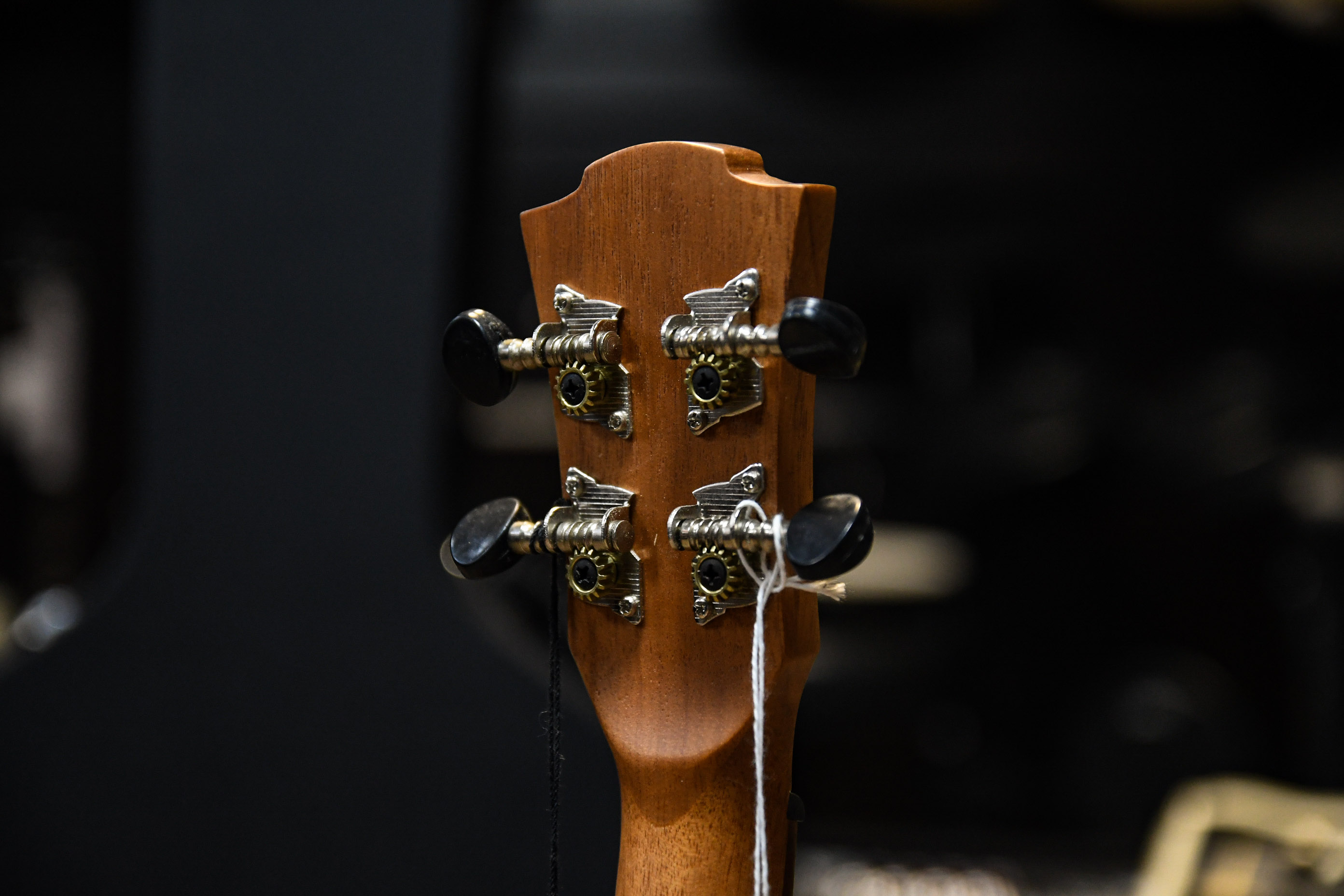 Укулеле концерт LAG TKU-8C