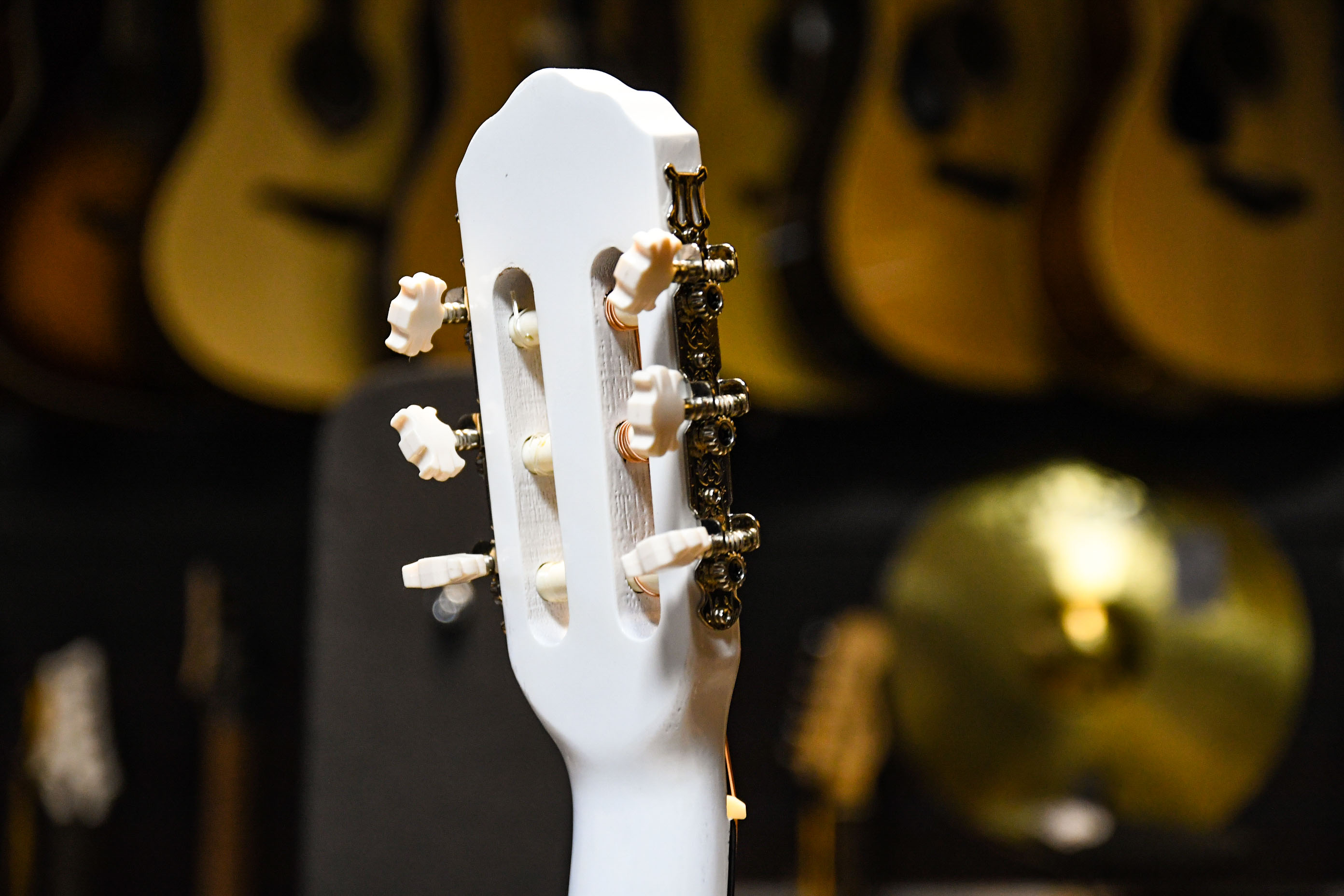 Классическая гитара Belucci BC3905 WH (4/4, 39")