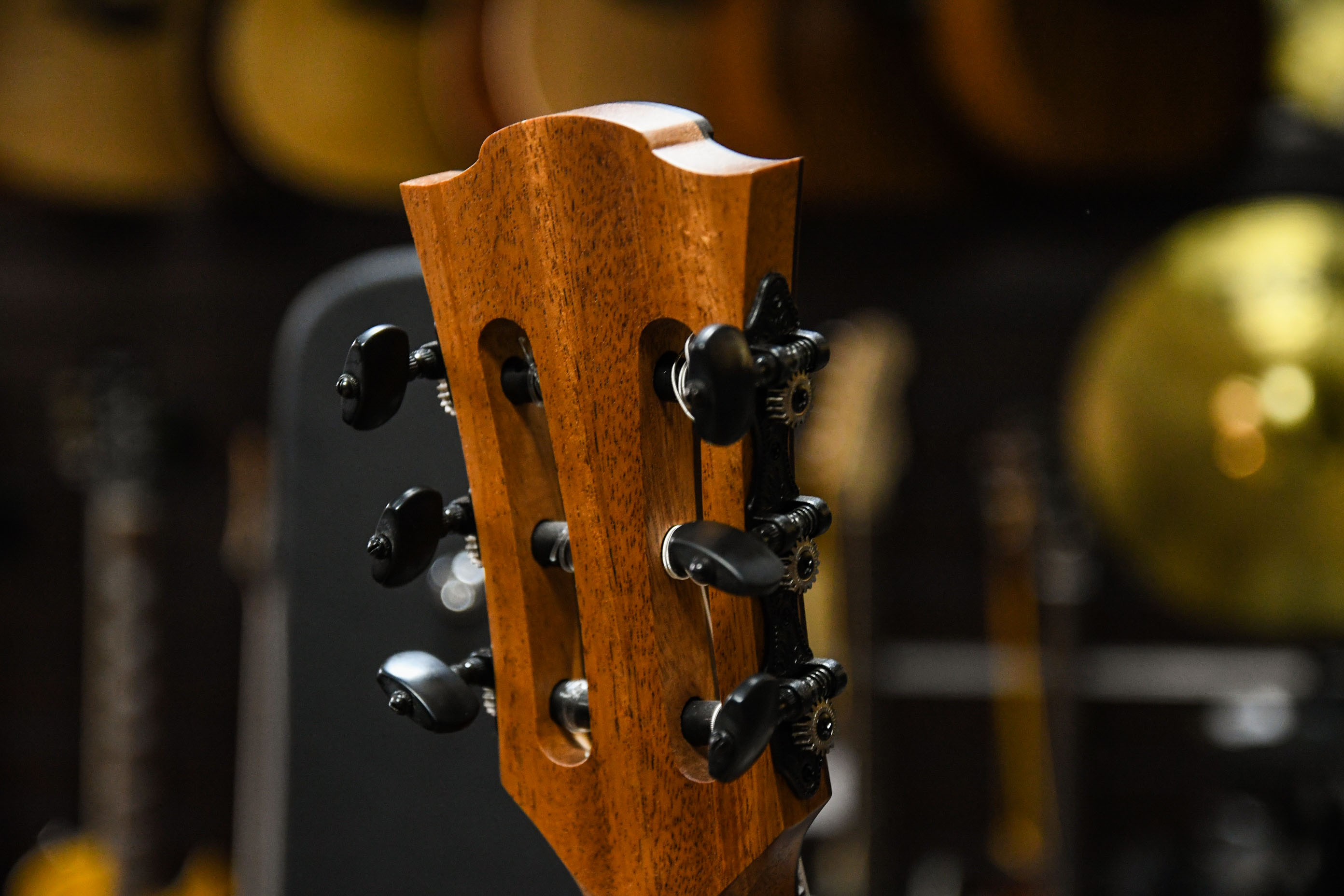 Классическая гитара LAG OC-170