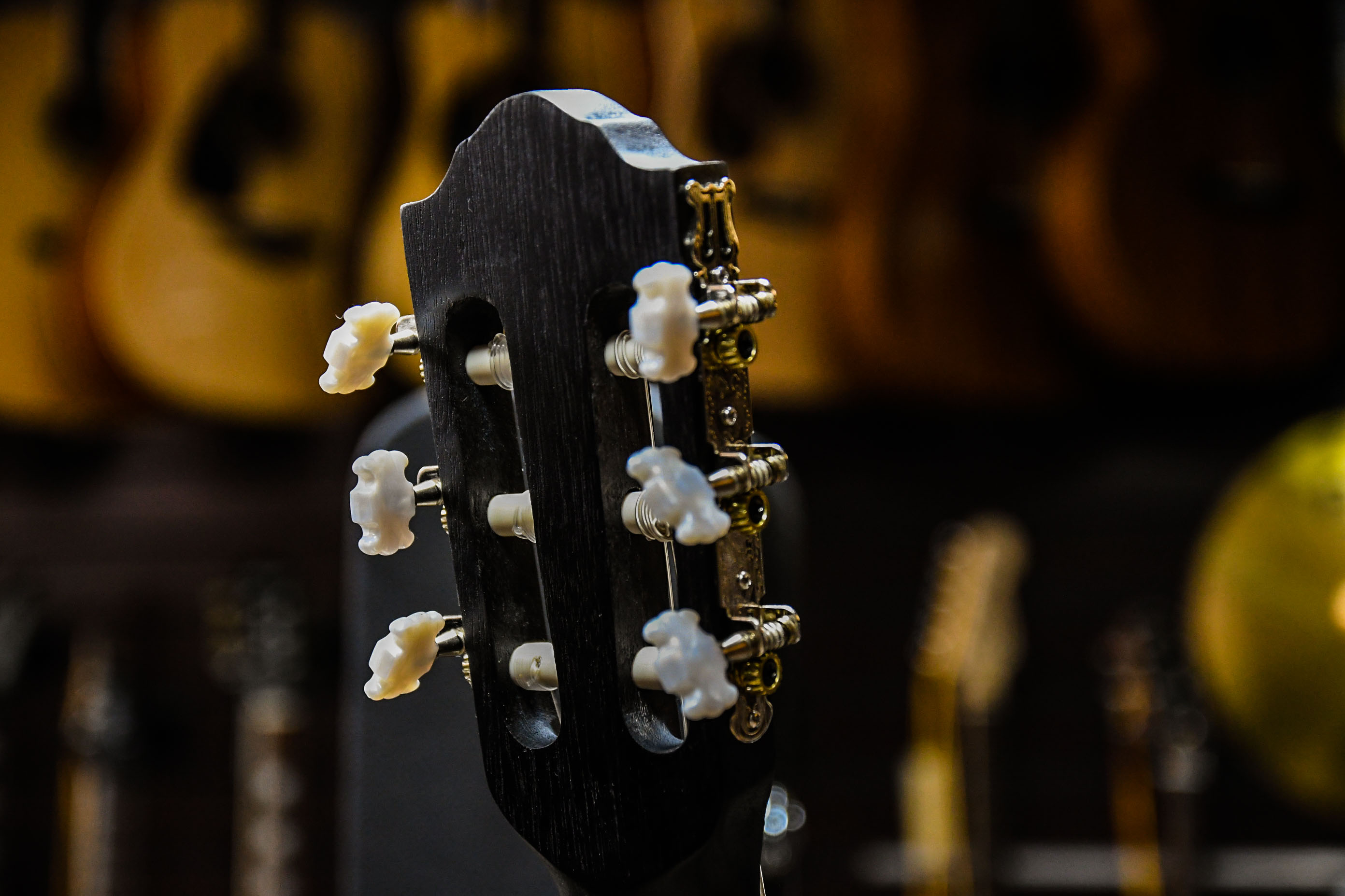 Классическая гитара 4/4 FLIGHT C-100 BK