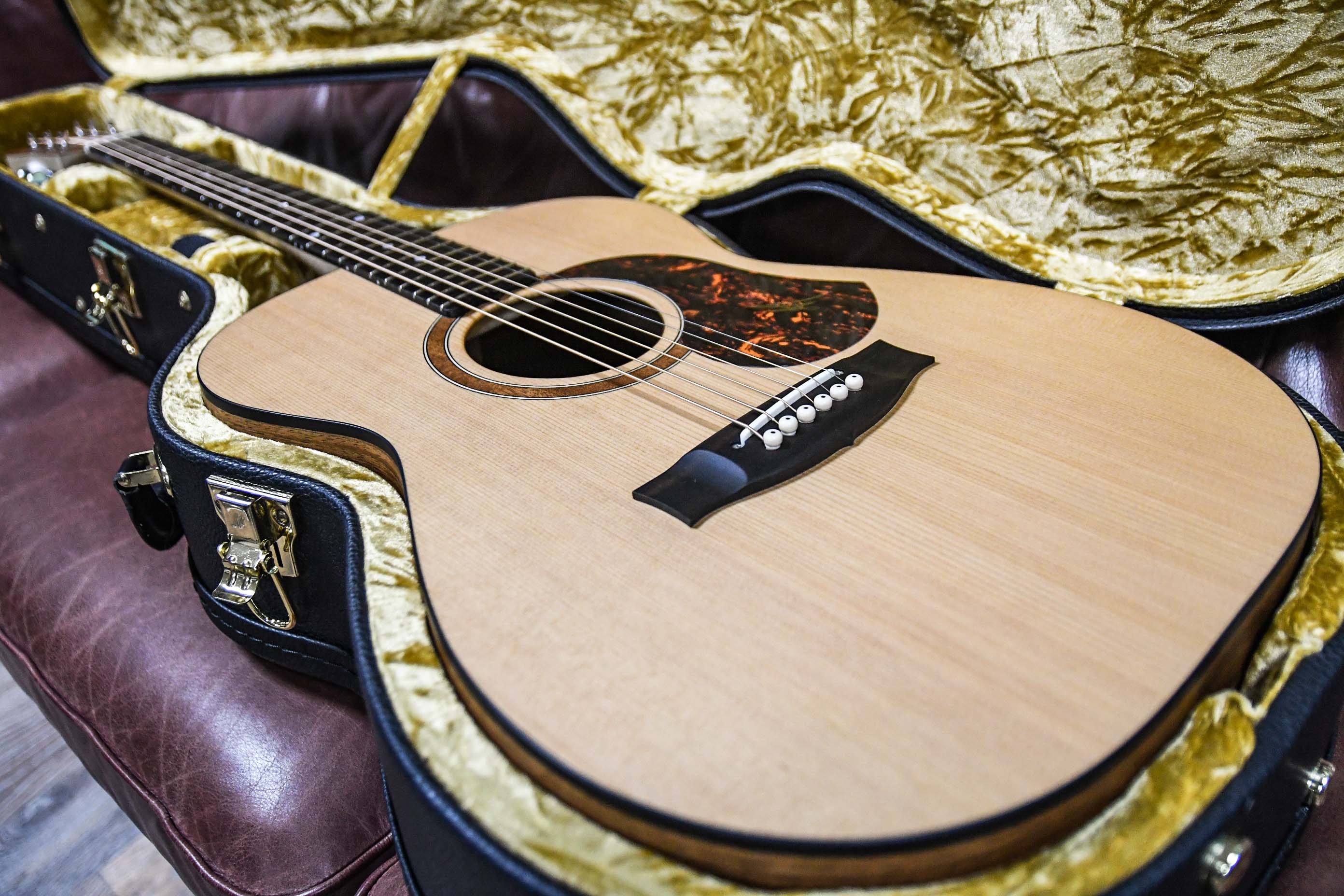 Электроакустическая гитара Maton SRS808