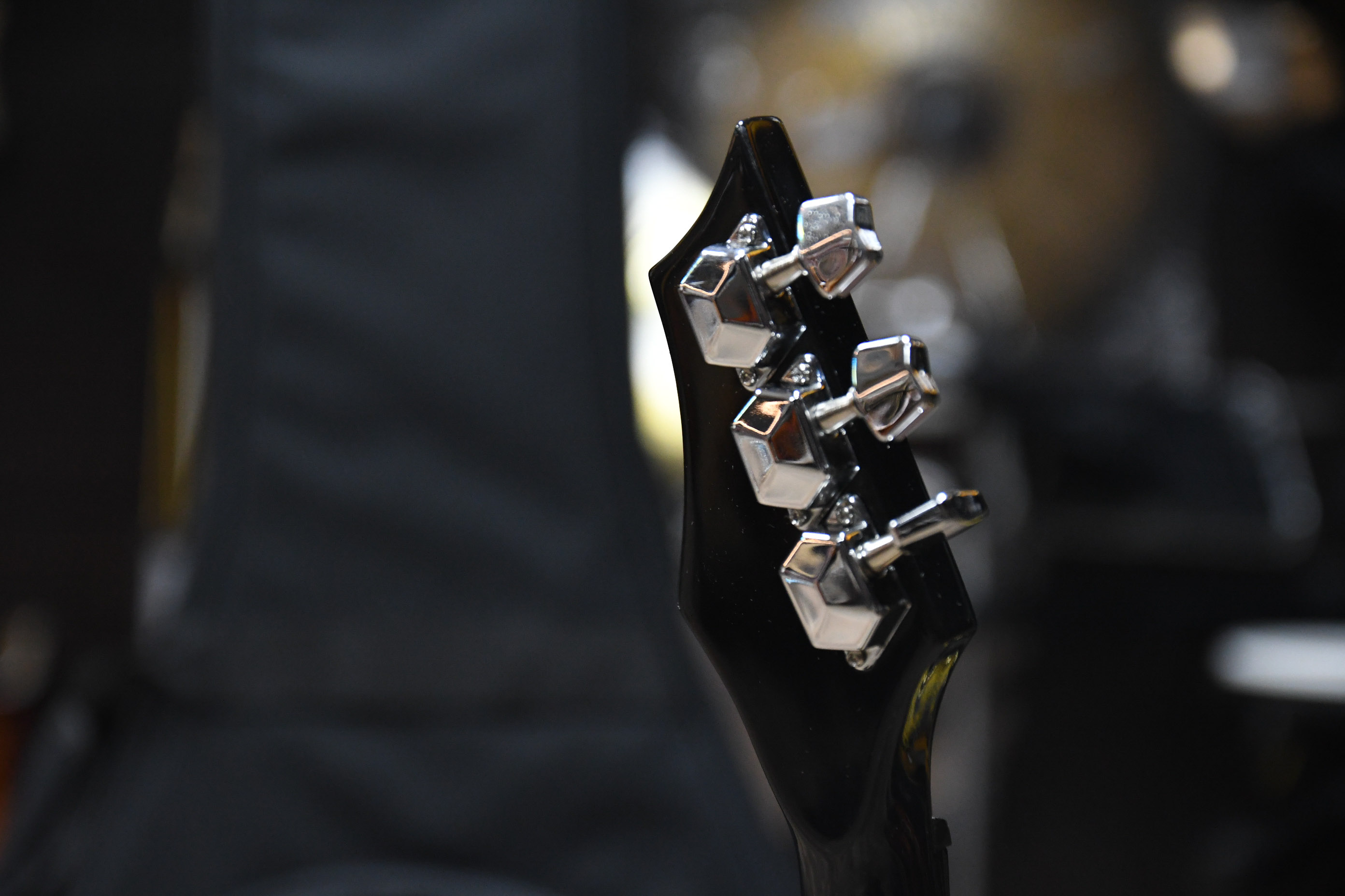 Электробалалайка прима, Hora M1080E