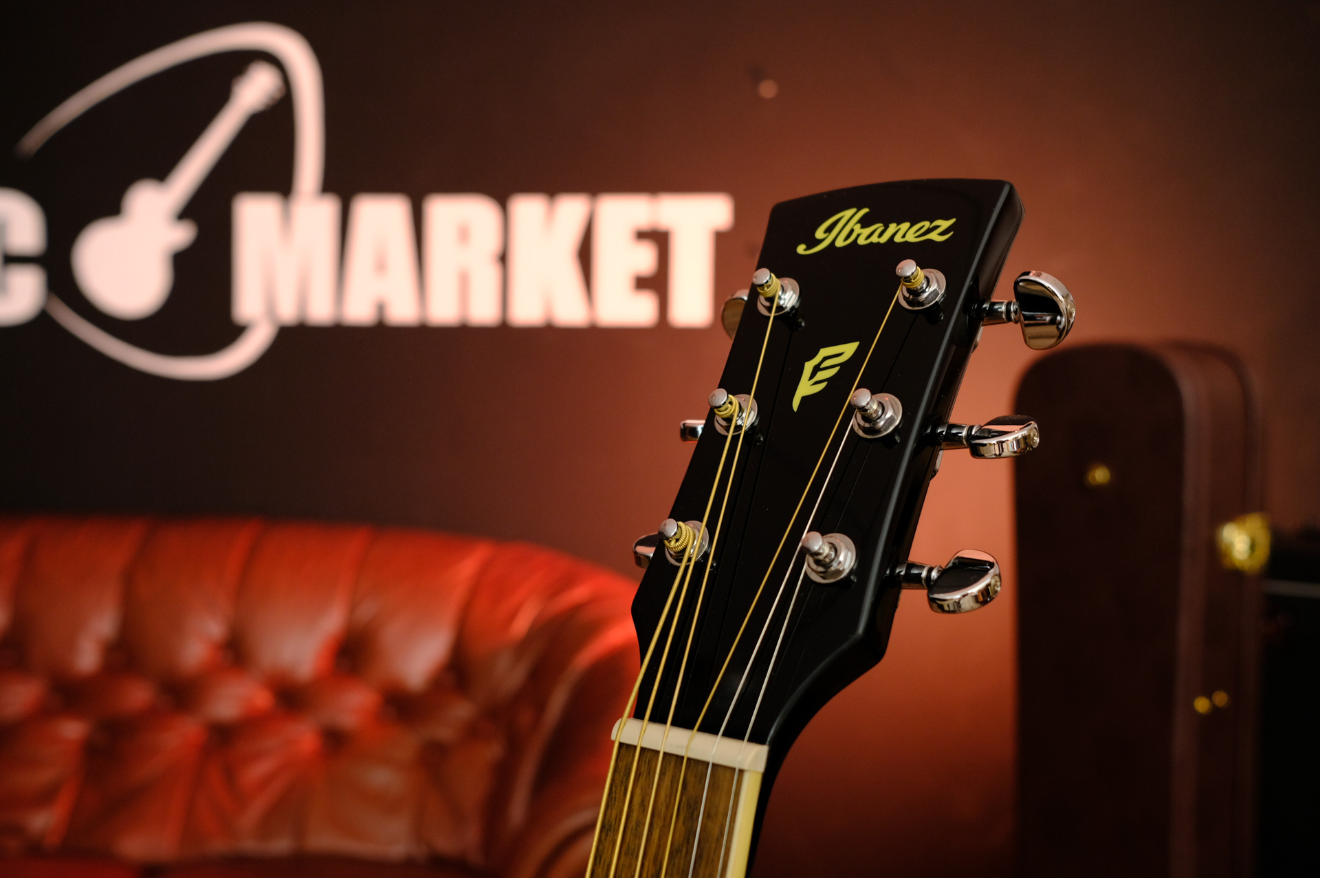 Гитара электроакустическая шестиструнная IBANEZ PF15ECE BK