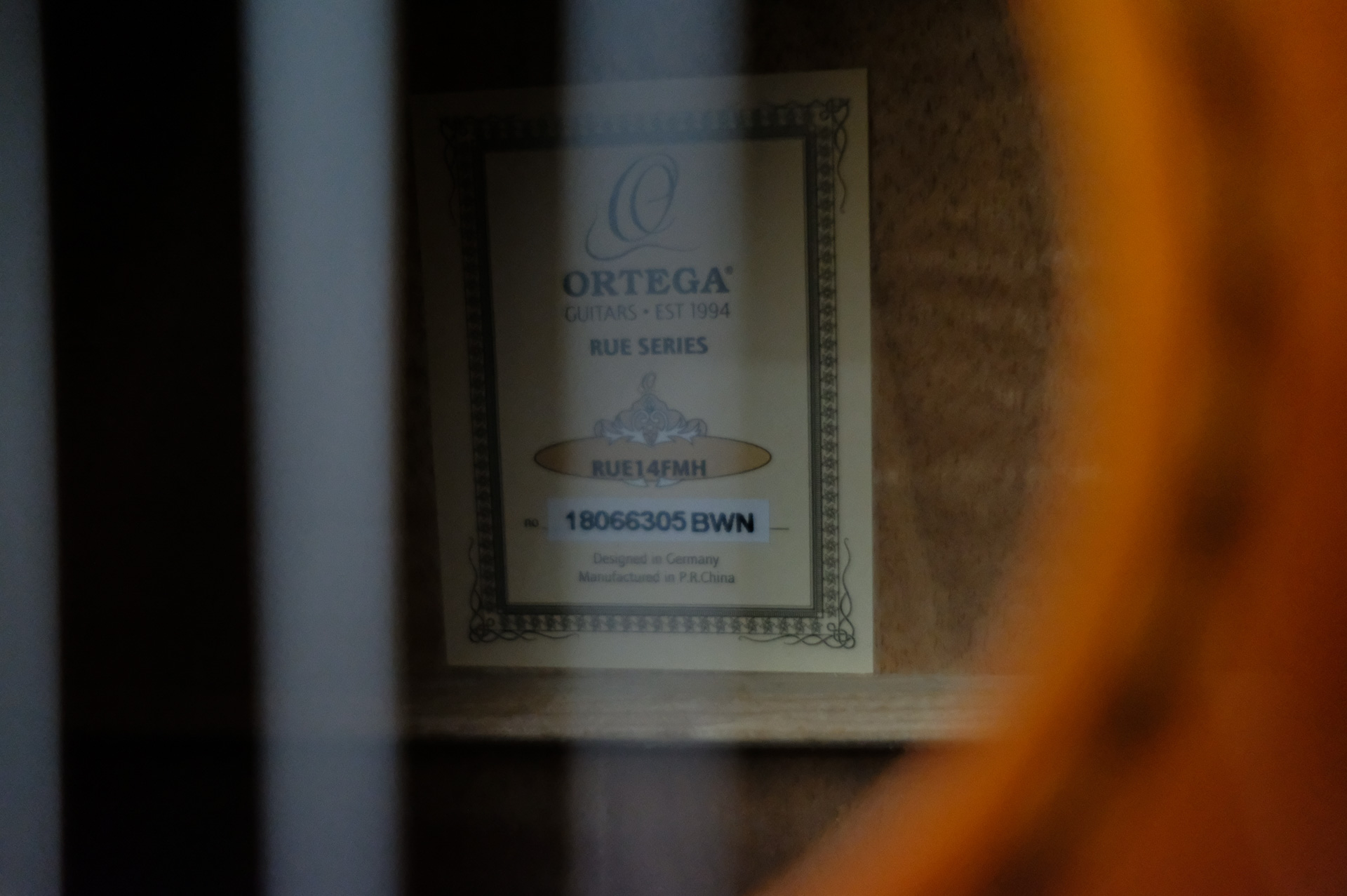 Укулеле баритон со звукоснимателем Ortega Tiger Series RUE14FMH